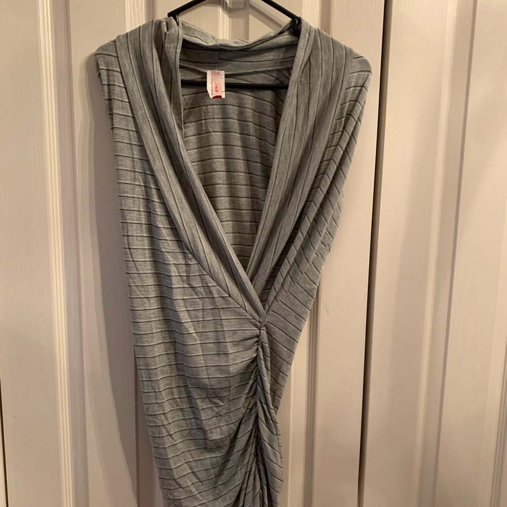 Side ruched gray stripe sleeveless top